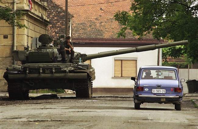 Imaginea articolului Bărbat dat în urmărire internaţională pentru crime de război comise în fosta Iugoslavie, găsit de poliţişti pe o stradă din Constanţa | VIDEO