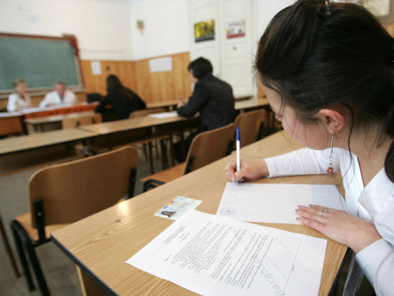 Imaginea articolului Incidente la BAC 2019: Elevii unui liceu din Blaj au primit de DOUĂ ori subiectele greşite la proba de Limba română a Bacalaureatului 