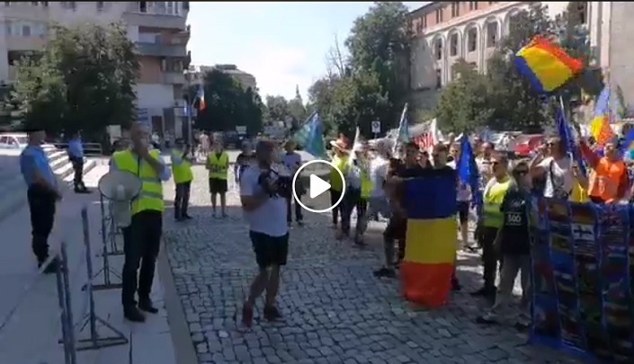 Imaginea articolului Protest în Botoşani faţă de starea proastă a infrastructurii: Zeci de şoferi cer autostrăzi/ "Moldova este izolată de Europa" | VIDEO