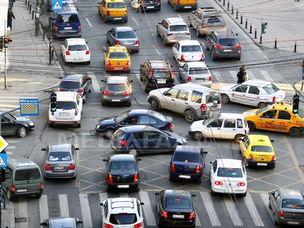 Imaginea articolului Toate maşinile neînmatriculate în Bucureşti sau Ilfov ar putea plăti o taxă pe zi pentru intrarea în Capitală. Vehiculele fără Euro 3, INTERZISE în centru/ Primele reacţii după anunţul PMB | VIDEO