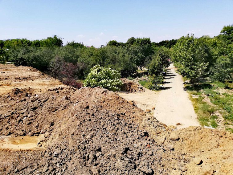 Imaginea articolului Sesizare la Parchet după ce Primăria Sectorului 3 a depozitat pământ şi moloz în Parcul Pantelimon/ FOTO