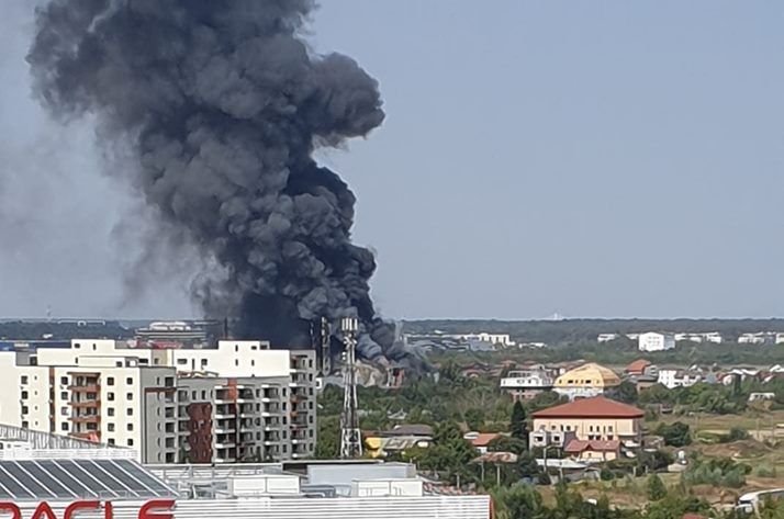 Imaginea articolului Incendiul puternic din nordul Capitalei. ISU: Incendiul a fost localizat, nu mai există pericol de propagare la clădirile învecinate | FOTO, VIDEO