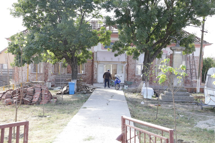 Imaginea articolului O şcoala şi o grădiniţa din Craiova, care au toaletele în curte şi nu au apă curentă, NU se vor deschide în acest an şcolar. Unde vor învăţa copiii