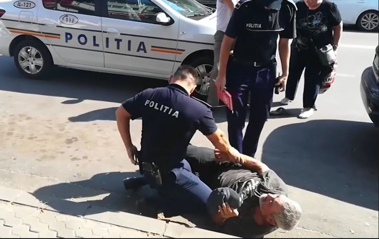 Imaginea articolului Intervenţia în forţă a poliţiei în Gorj. Bărbatul împuşcat de agenţi, după ce i-a atacat cu o furcă, a murit la spital