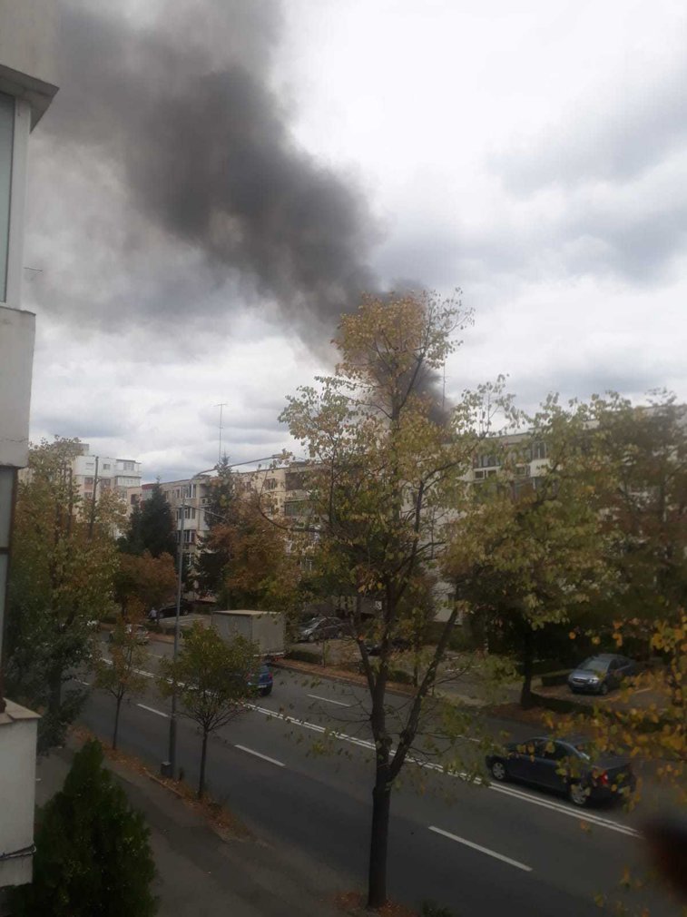 Imaginea articolului Incendiu violent în Piteşti: arde o fabrică de mobilă