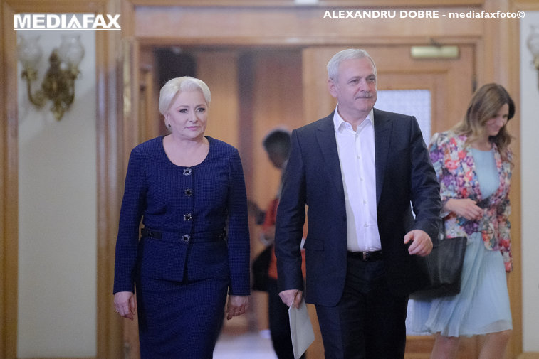 Imaginea articolului Schimbare de decor la sediul PSD Constanţa. Tabloul lui Liviu Dragnea, înlocuit cu cel al Vioricăi Dăncilă | FOTO