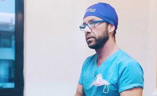 Imaginea articolului Controversatul chirurg Matteo Politi îşi deschide o clinică în centrul Bucureştiului: „Când voi avea actele în regulă, voi fi chirurg cosmetician” - Interviu VIDEO