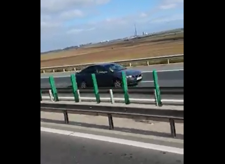 Imaginea articolului VIDEO - Şofer filmat pe autostrada A4, în timp ce conduce cu viteză pe contrasens
