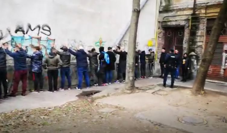 Imaginea articolului Scandal după meciul disputat între Petrolul şi ASU Poli Timişoara: Zeci de suporteri au fost duşi la audieri - VIDEO