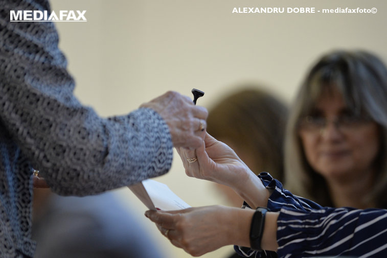Imaginea articolului Codaşii la vot. Într-o secţie din România, până la această oră, a intrat un singur om