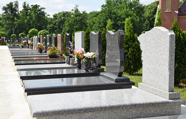 Imaginea articolului Cimitirele în funcţiune pot fi extinse fără autorizaţie de construire. Legea a fost promulgată de preşedinte