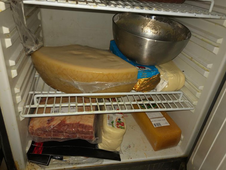 Imaginea articolului Grave nereguli. Gândaci, mizerie, rugină şi alimente expirate, într-un magazin din Constanţa - FOTO, VIDEO