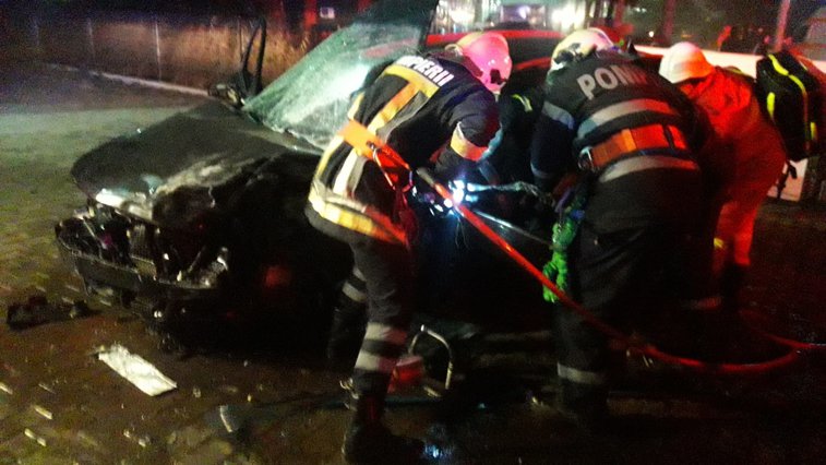 Imaginea articolului FOTO | Grav accident în Suceava, cu şase răniţi, între care doi copii, după ce patru maşini s-au ciocnit