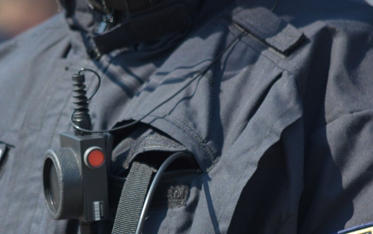 Imaginea articolului Poliţiştii locali dintr-un municipiu vor fi dotaţi cu bodycam-uri. Intervenţiile vor fi înregistrate