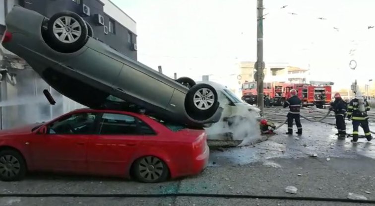 Imaginea articolului Explozie puternică în Galaţi. Patru maşini au fost avariate. VIDEO