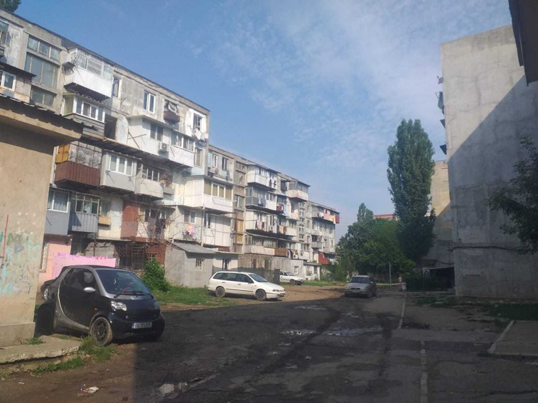 Imaginea articolului Oraşul din România care stă pe o hazna uriaşă: Sute de blocuri nu sunt conectate la sistemul de canalizare