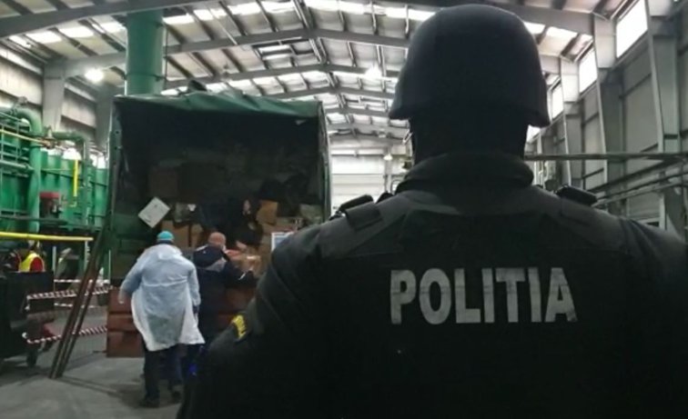 Imaginea articolului Momentul în care poliţiştii din Constanţa distrug tone întregi de droguri. VIDEO