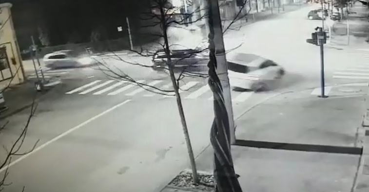 Imaginea articolului Tânără de 18 ani, prinsă drogată la volan după un accident pe care nu l-a provocat ea. VIDEO
