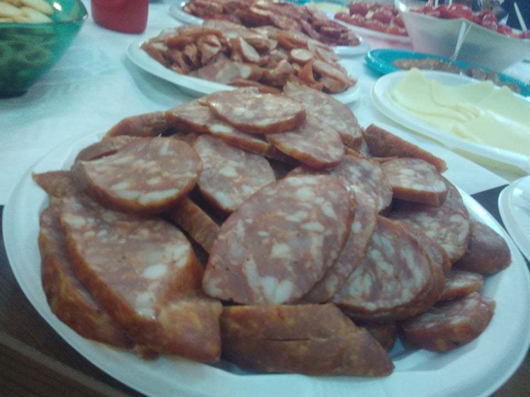 Imaginea articolului Românii din străinătate vor avea pe masa de Crăciun caltaboş şi carne la garniţă de acasă