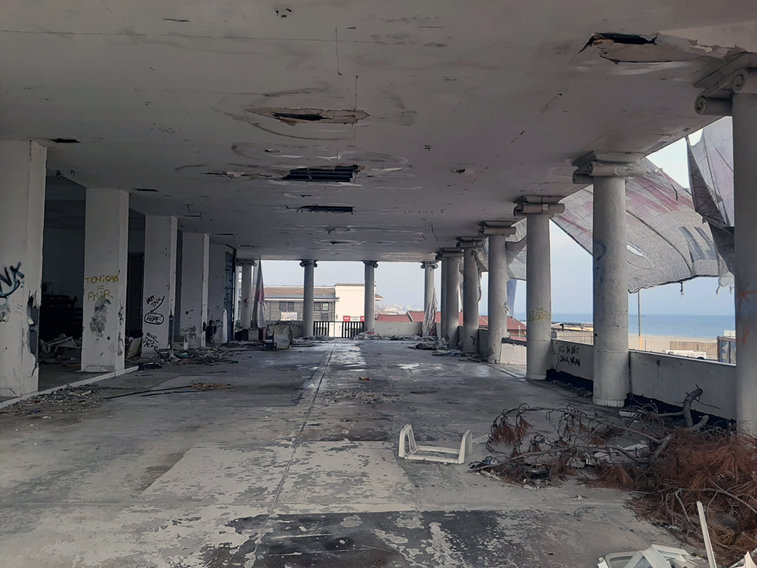Imaginea articolului Cazinoul din Mamaia, simbolul staţiunii estivale, aruncat în mizerie şi nepăsare