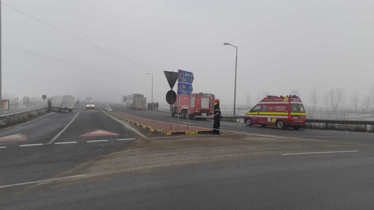 Imaginea articolului Accident rutier la ieşirea din Braşov. Au fost implicate un autocar cu 55 de persoane la bord şi două maşini