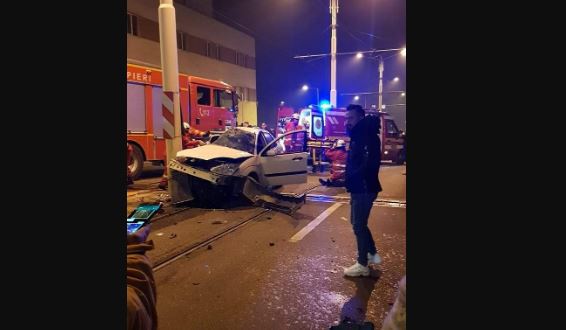 Imaginea articolului Accident în Craiova. Trei persoane au fost rănite, una este în stare gravă. FOTO