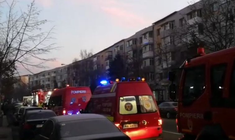 Imaginea articolului Incendiu într-un bloc din Bistriţa: Mai multe persoane intoxicate cu fum. Un bărbat a murit