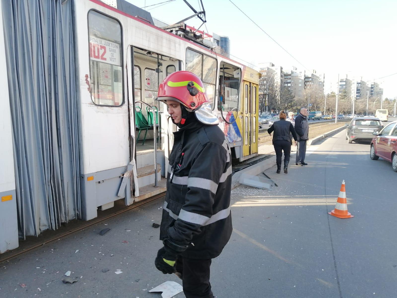 O femeie a murit, călcată de tramvai, în Arad. Vatmanul a fost cel care a sunat la 112