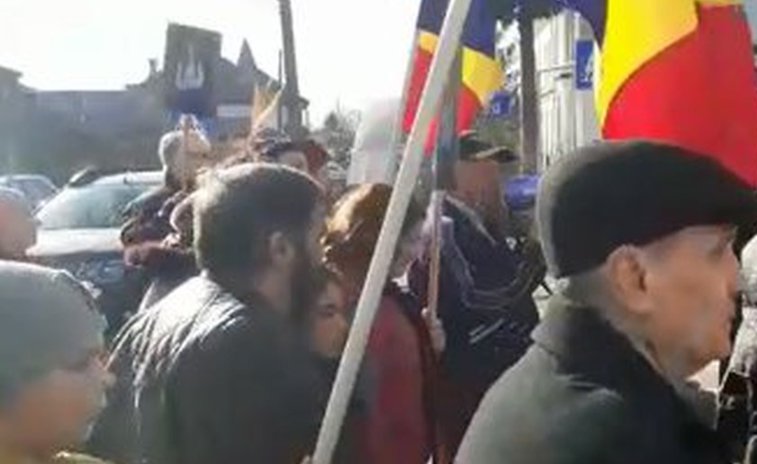Imaginea articolului Peste 100 de oameni, protest la Caracal, la 10 luni de la dispariţia Luizei. Ce reprezintă „Drumul Iadului” | VIDEO