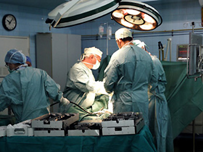 Imaginea articolului Pacienţi cu boli cardiace, operaţi prin incizii de doar trei centimetri de medicii de la Spitalul Universitar