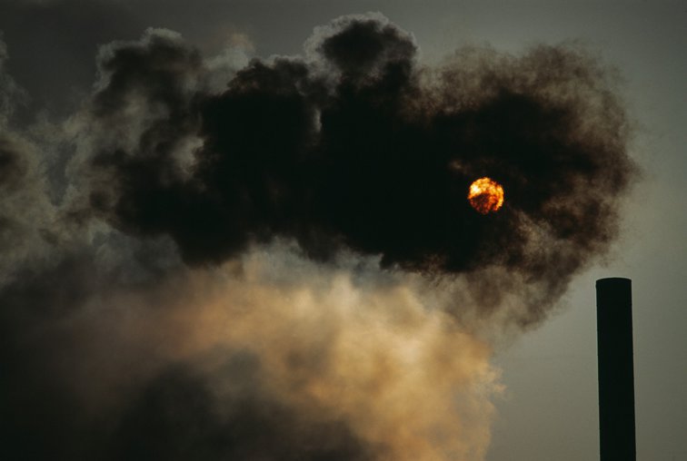 Imaginea articolului Costel Alexe susţine că poluarea face mii de victime în fiecare an în România: Capitala, cea mai afectată