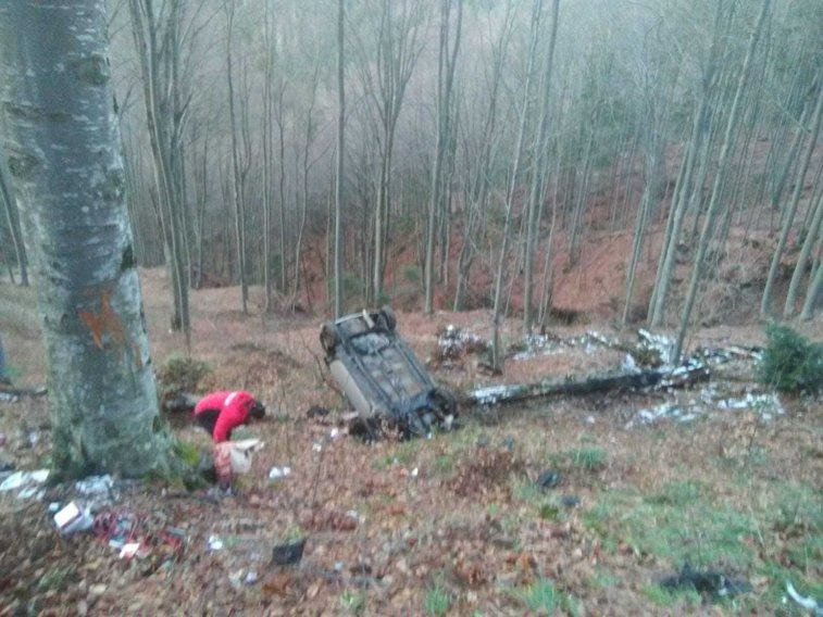 Imaginea articolului Accident pe Transfăgărăşan. O persoană a căzut cu maşina într-o râpă. FOTO