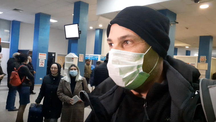 Imaginea articolului VIDEO: Zeci de români au ajuns, marţi noapte, din Italia la Craiova. Toţi vor sta 14 zile izolaţi la domiciliu