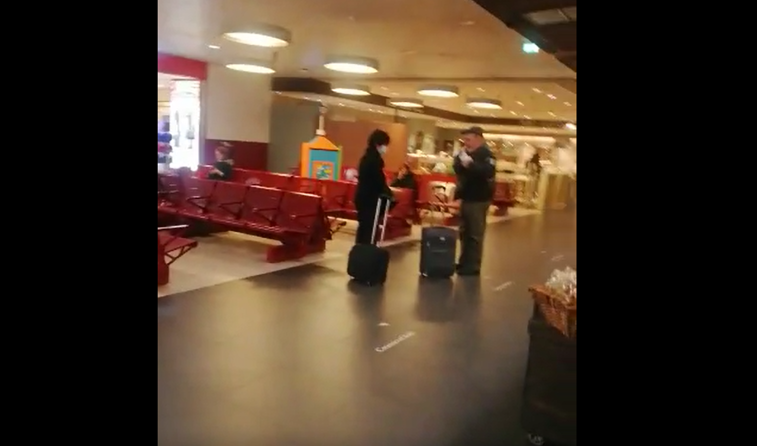 Imaginea articolului VIDEO: Aeroportul din Bologna, pustiu. O craioveancă a surprins imagini cu restaurantele şi cafenelele goale