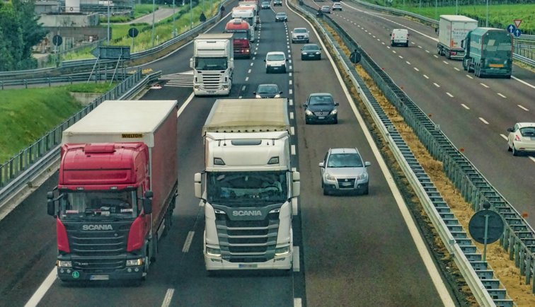 Imaginea articolului Şoferii români care fac transporturi internaţionale: Nu ne întreabă nimeni de unde venim şi ce facem