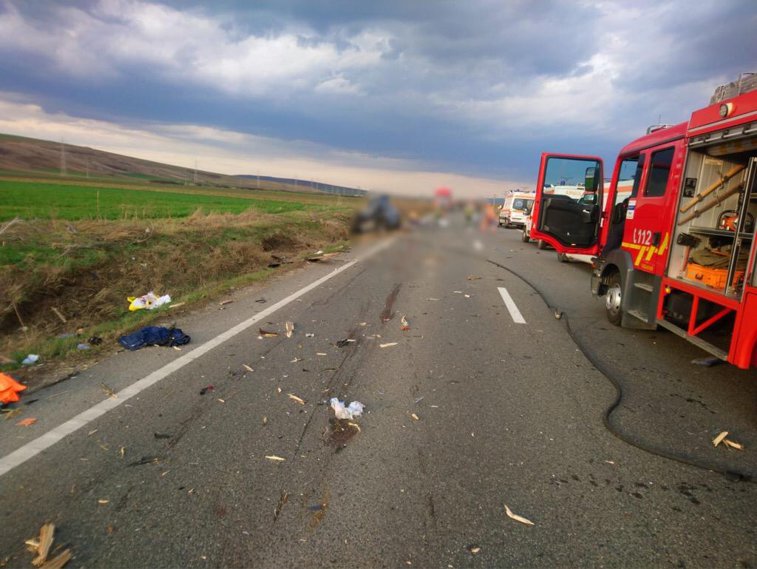 Imaginea articolului Patru persoane au murit, sâmbătă, în Vaslui, după un impact între un autoturism şi un atelaj 