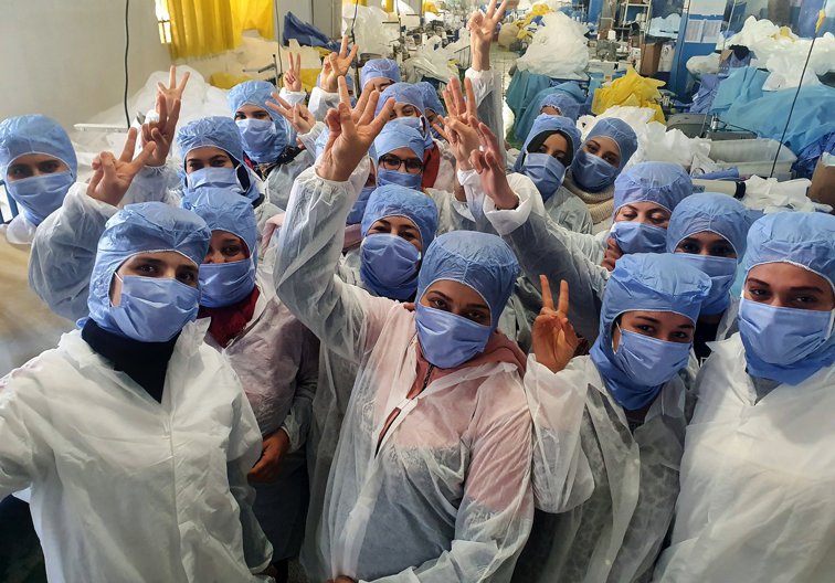 Imaginea articolului SOLIDARITATE. 150 de tunisieni s-au izolat într-o fabrică pentru a produce măşti de protecţie