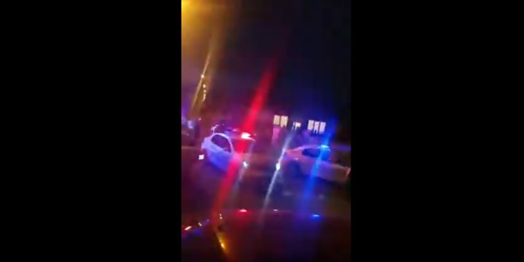 Imaginea articolului Scene şocante în Bucureşti. Poliţiştii chemaţi în cartierul Rahova au fost atacaţi. Agenţii au tras focuri de armă în aer | VIDEO