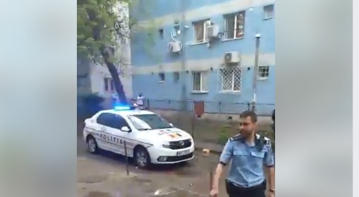 Imaginea articolului VIDEO Intervenţie cu scântei a Poliţiei Capitalei în Ferentari / Poliţiştii au folosit gaze lacrimogene