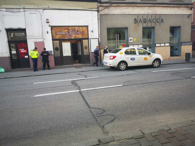 Imaginea articolului Restaurant deschis în Cluj. Angajaţii, prinşi în flagrant de poliţişti sub acoperire