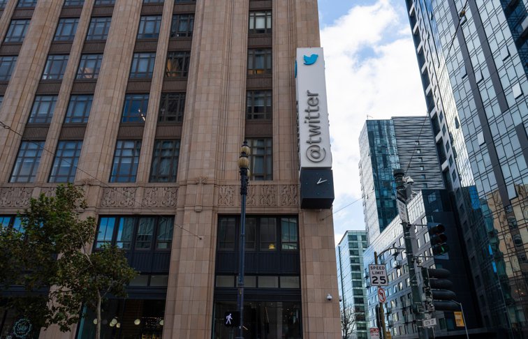 Imaginea articolului Angajaţii Twitter vor putea lucra de acasă "pentru totdeauna". Reţeaua socială are aproape 5.000 de angajaţi în toată lumea