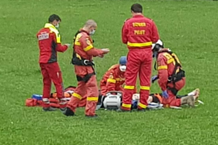 Imaginea articolului Accident tragic: Echipaj SMURD, chemat de urgenţă după ce un bărbat s-a prăbuşit în gol peste 20 de metri / Starea victimei