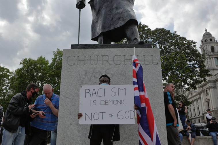 Imaginea articolului Cum poţi dărâma, ipotetic vorbind, statuia unui rasist? Sfaturile unui arheolog care lucrează cu pietre gigantice în Egipt
