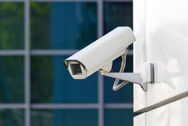 Imaginea articolului Controversa camerelor de supraveghere în blocuri: „Ochii” care te ajută să prinzi hoţii, dar se pot întoarce împotriva ta