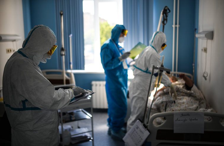 Imaginea articolului Cum au reuşit spitalele private de la noi să se ferească de COVID-19, în timp ce spitalele de stat au devenit adevărate focare