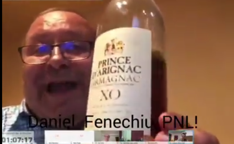 Imaginea articolului VIDEO Carantina şi izolarea, tratate cu coniac. Senatorul PNL Fenechiu, filmat cu „o ceşcuţă” la dezbaterile Legii carantinării. „Bag-o sub masă, Daniele!”