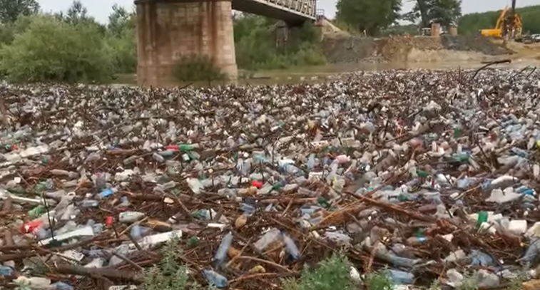 Imaginea articolului „Râuri fără gunoaie”, acţiune care sesizează autorităţile şi te invită să cureţi apele VIDEO
 