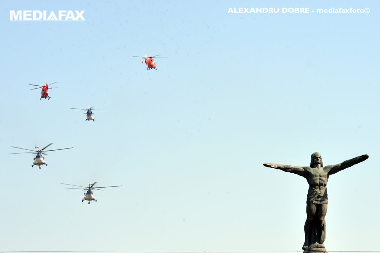 Imaginea articolului Ceremonie la Monumentul Eroilor Aerului. Aeronave şi elicoptere, pregătite să marcheze Ziua Aviaţiei Române