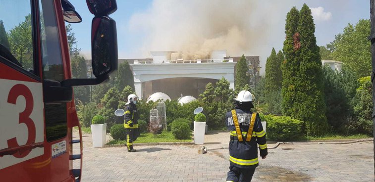 Imaginea articolului Incendiu puternic la o sală de evenimente din Otopeni 