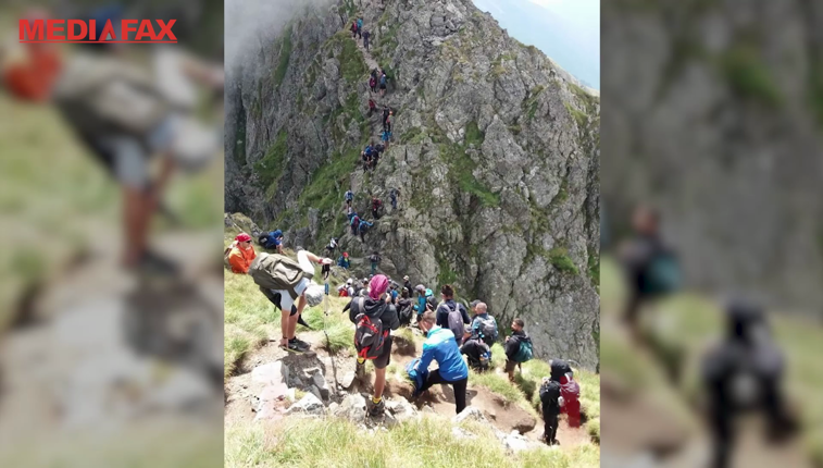 Imaginea articolului Eugen a fost “călcat în picioare” pe munte, unde turiştii se îmbulzesc, iar jandarmii montani sunt prea puţini ca să ţină situaţia sub control
